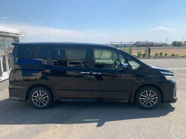 Toyota Voxy 7
