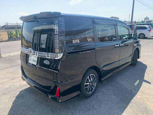 Toyota Voxy 8