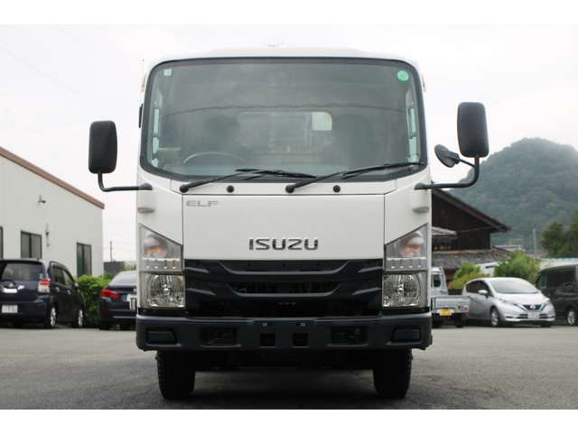 Isuzu Elf 4