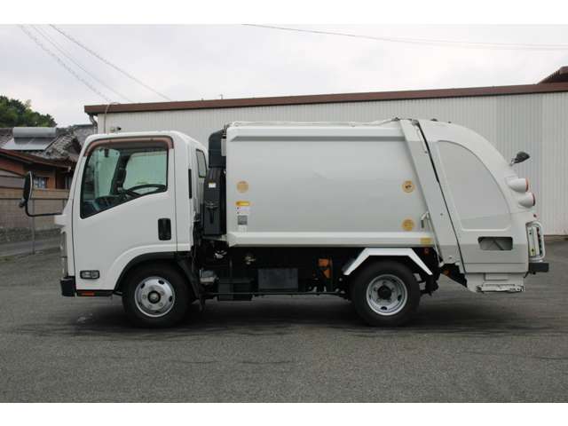 Isuzu Elf 6