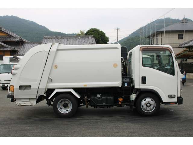 Isuzu Elf 7