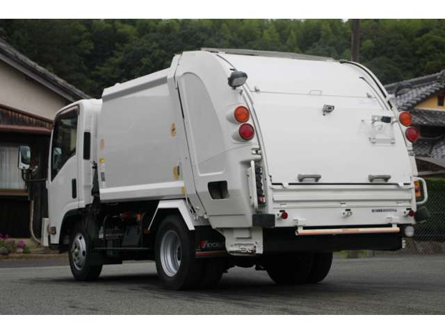 Isuzu Elf 8