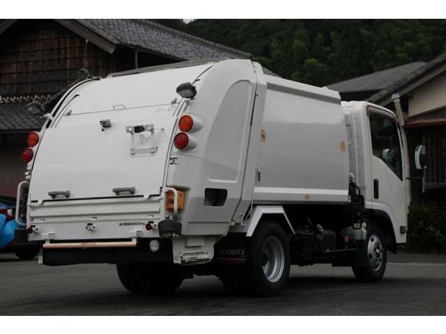 Isuzu Elf 9