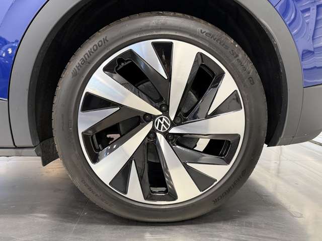 Volkswagen ID.4 8