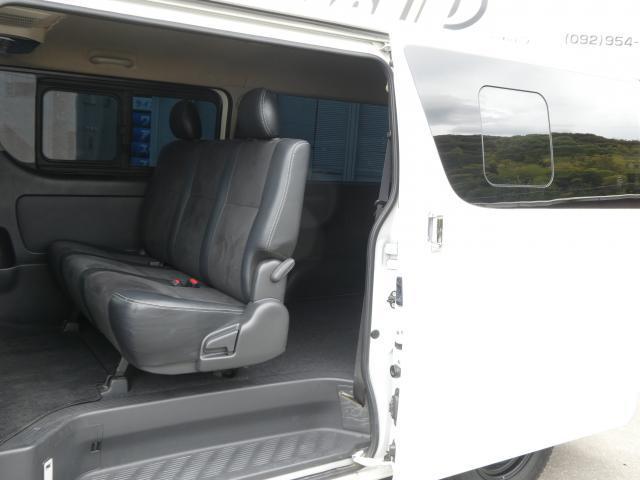 Toyota Hiace Van 6