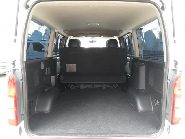 Toyota Hiace Van 7