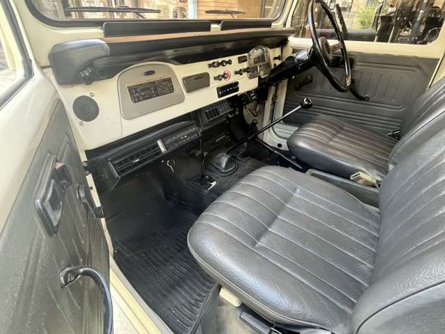 Toyota Land Cruiser 40 11