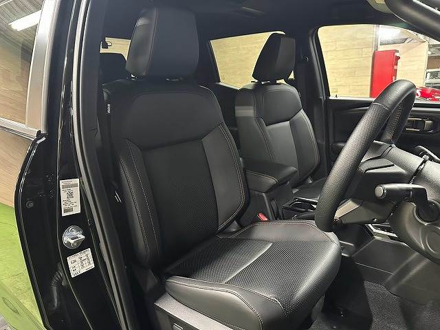 Mitsubishi Triton 11