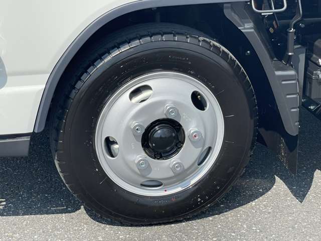 Mitsubishi Fuso Canter 9