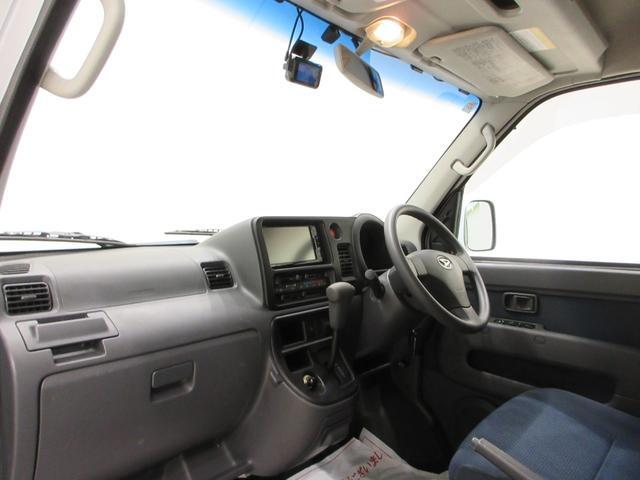 Daihatsu Hijet Cargo 11