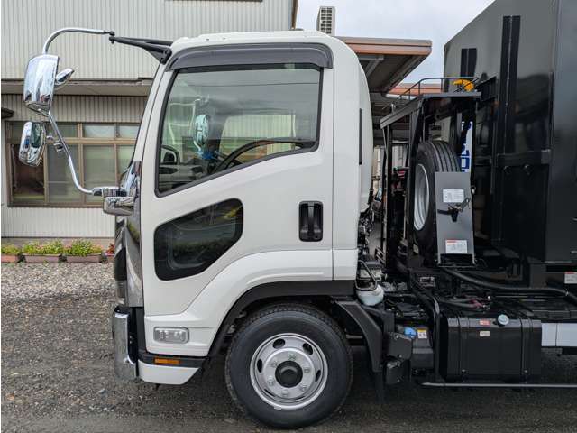 Isuzu Forward 11