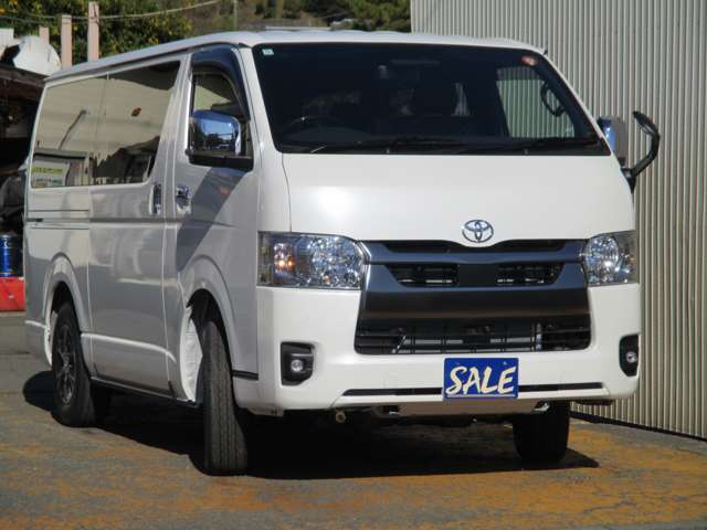 Toyota Hiace Van 11