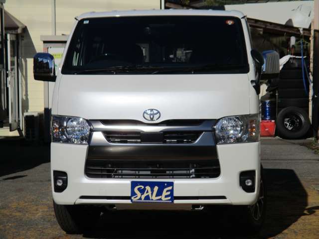 Toyota Hiace Van 12
