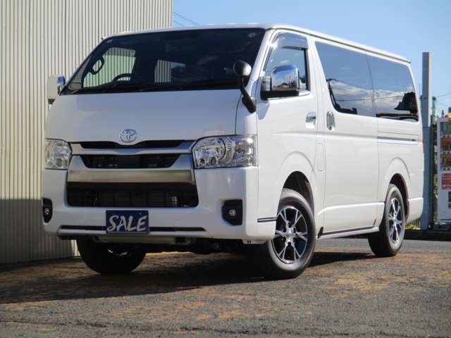 Toyota Hiace Van 5