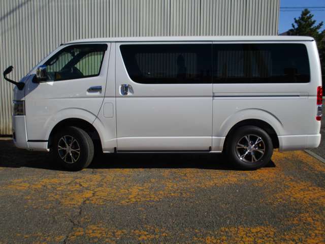 Toyota Hiace Van 6