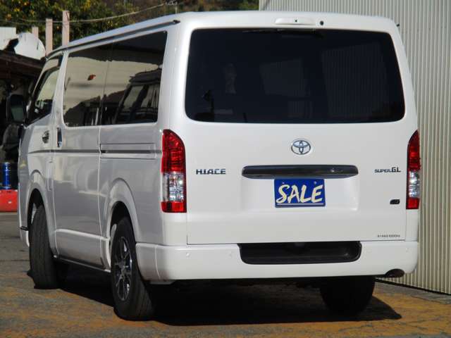 Toyota Hiace Van 7