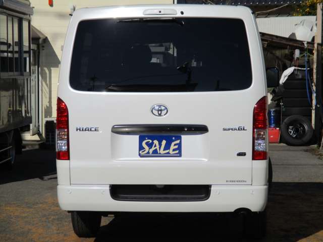 Toyota Hiace Van 8