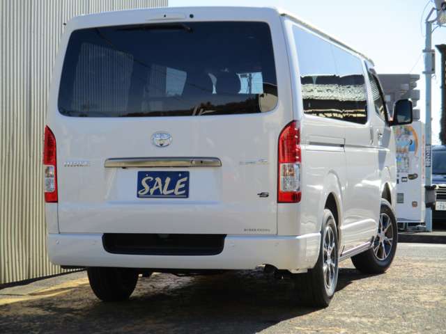 Toyota Hiace Van 9