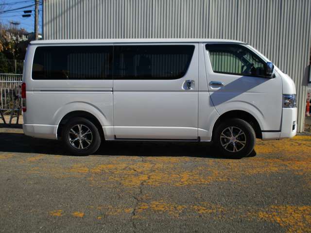 Toyota Hiace Van 10