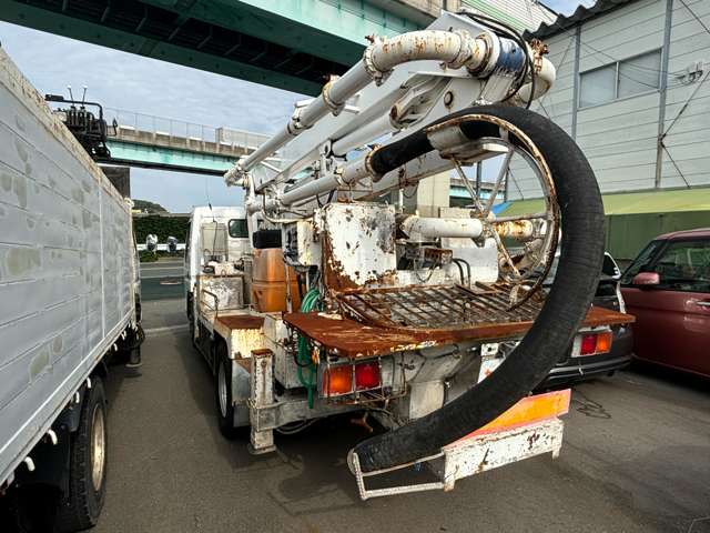 Mitsubishi Fuso Canter 4