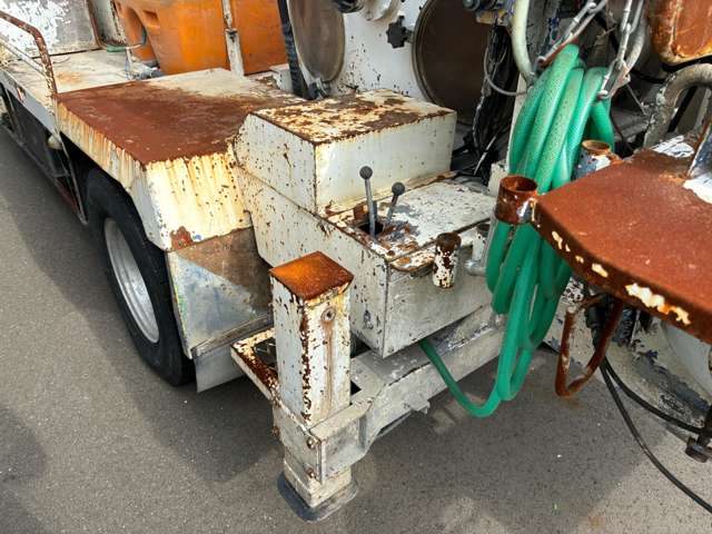Mitsubishi Fuso Canter 9