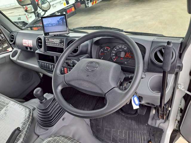 Hino Dutro 12