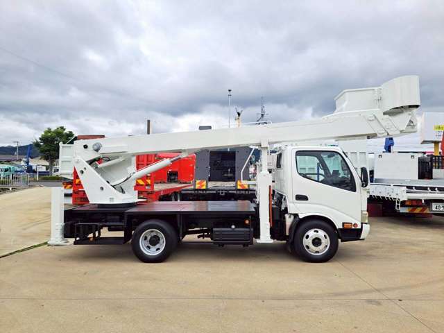 Hino Dutro 4