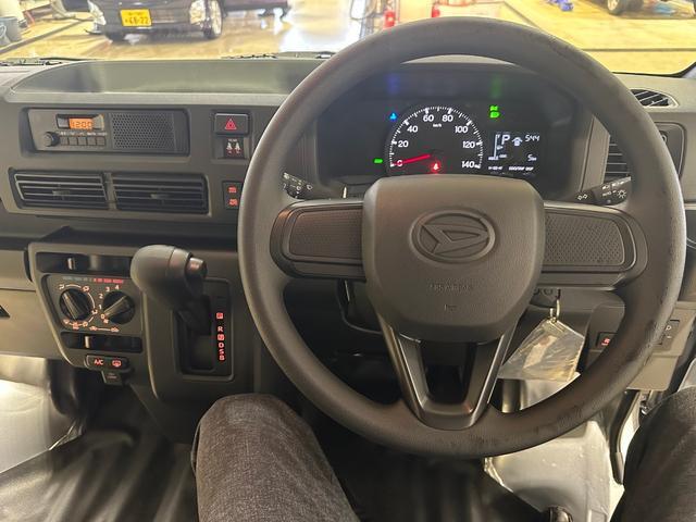Daihatsu Hijet Cargo 12