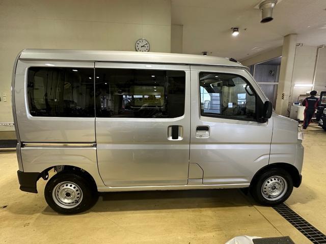 Daihatsu Hijet Cargo 4