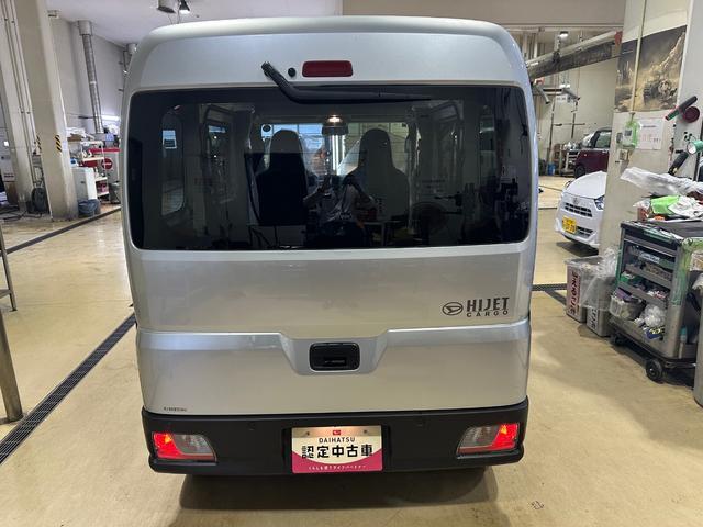 Daihatsu Hijet Cargo 6
