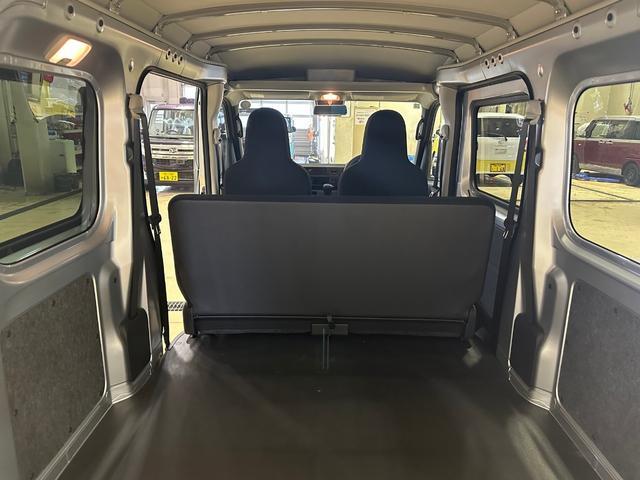 Daihatsu Hijet Cargo 9