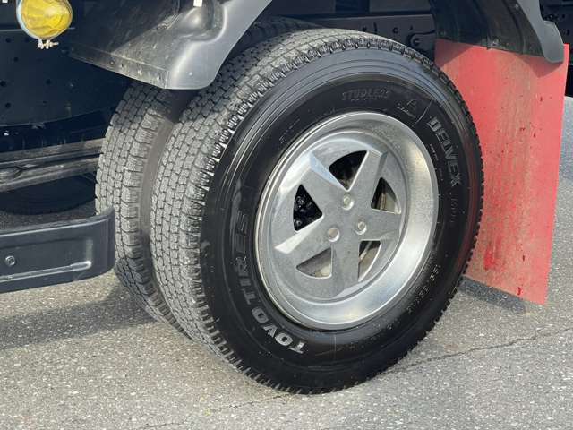 Isuzu Elf 12