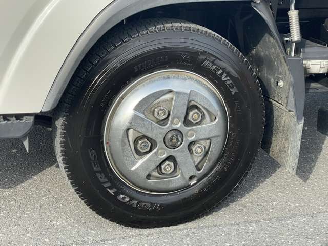 Isuzu Elf 9