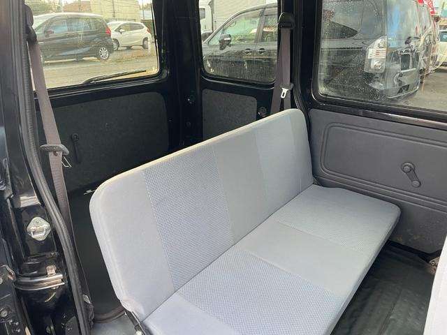 Daihatsu Hijet Cargo 11