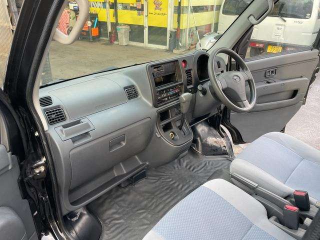 Daihatsu Hijet Cargo 12