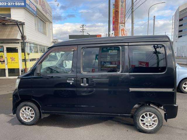 Daihatsu Hijet Cargo 6