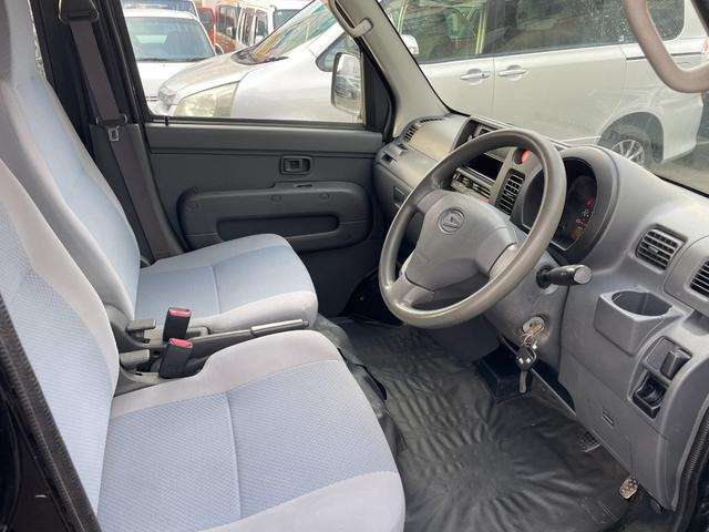 Daihatsu Hijet Cargo 10