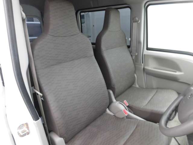 Nissan NV100 Clipper 11