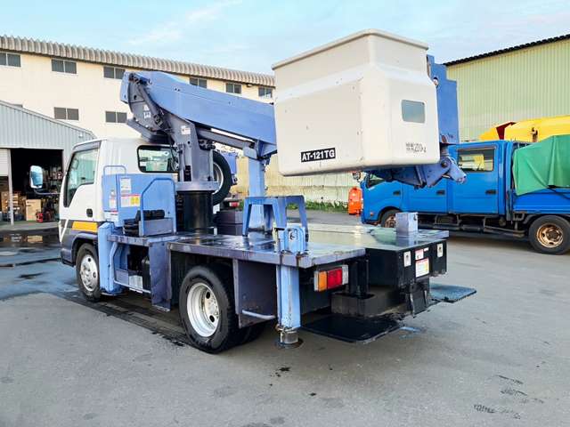 Isuzu Elf 4
