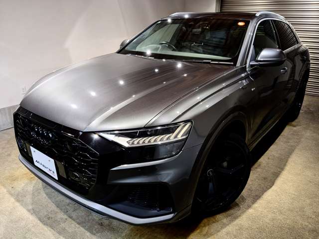 Audi Q8 4