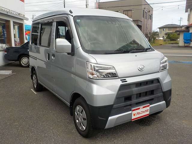 Daihatsu Hijet Cargo 6