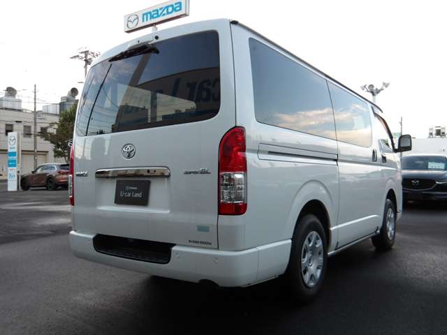 Toyota Hiace Van 3