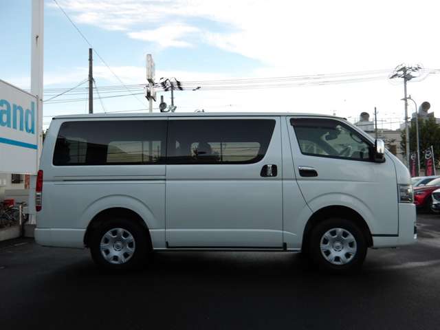 Toyota Hiace Van 4