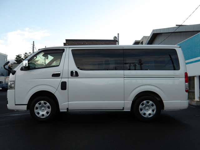 Toyota Hiace Van 5