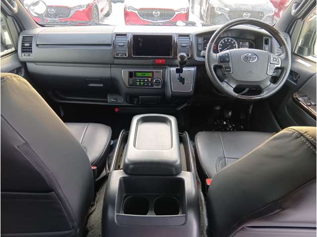 Toyota Hiace Van 7