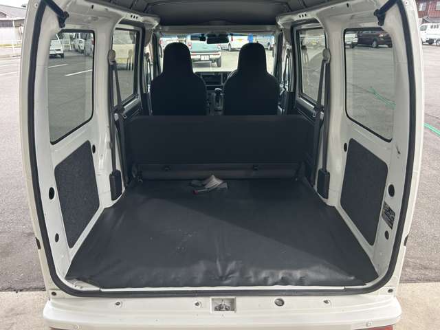 Daihatsu Hijet Cargo 12