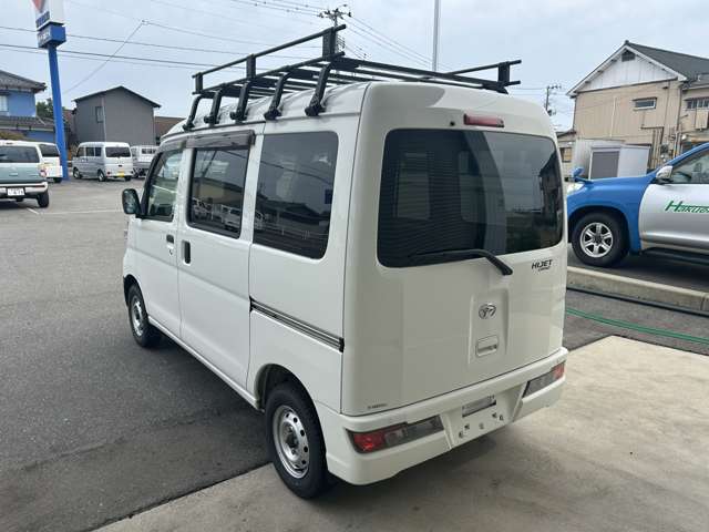 Daihatsu Hijet Cargo 4