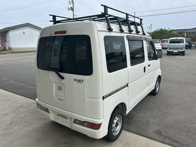 Daihatsu Hijet Cargo 6