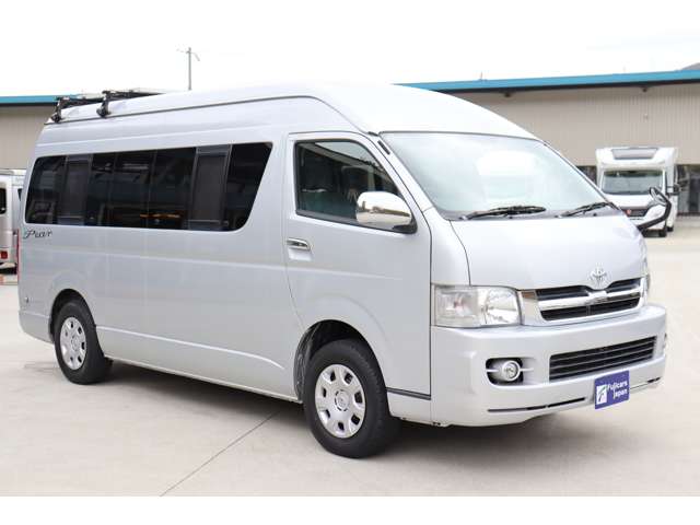 Toyota Hiace Van 11