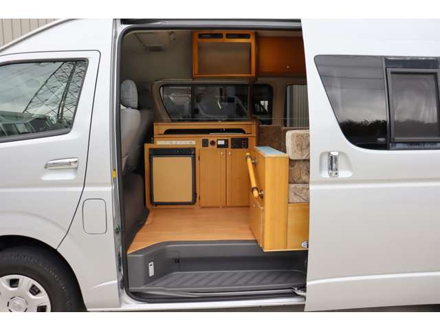 Toyota Hiace Van 6